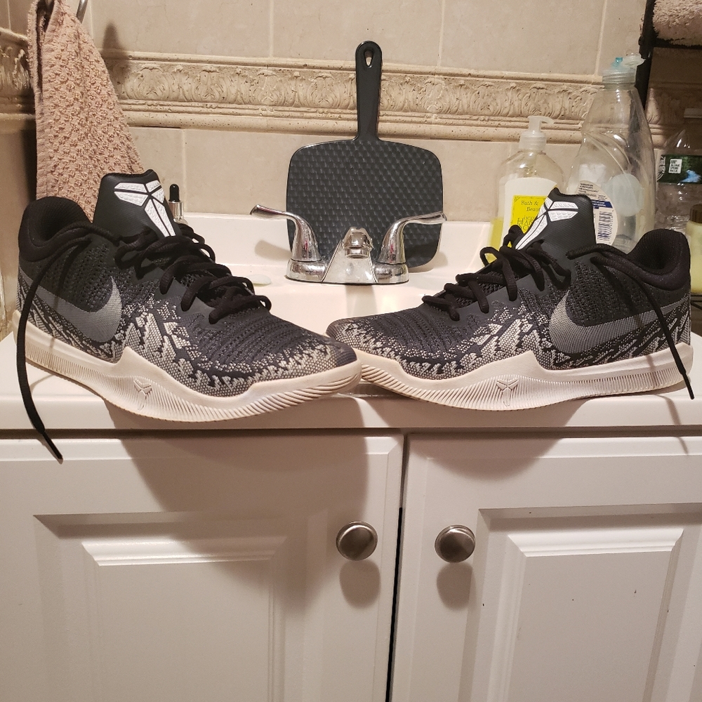 Nike Kobe men's size 9 Black and Grey